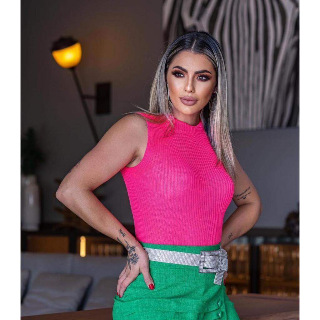 Blusa de Tricot básica garrafinha gola alta