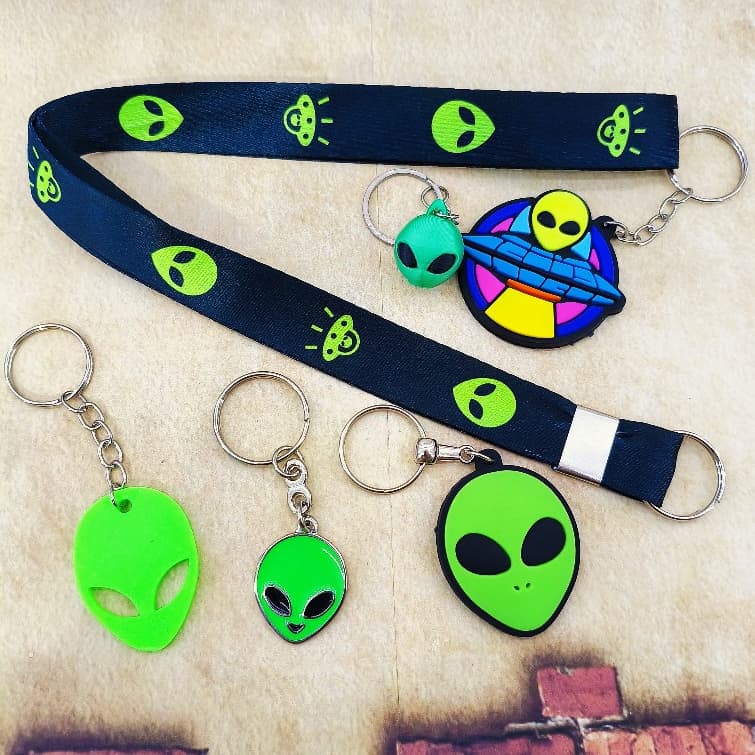 Kit Chaveiro + Cordão Alienígena E.T. | Estilo Geek Nerd | Cordão para Chave, Celular ou Credencial