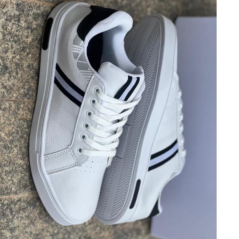 Tenis Sapatenis Branco e Preto Super Top SM14
