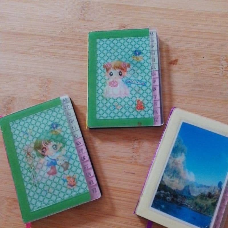 Mini agenda holográfica antiga