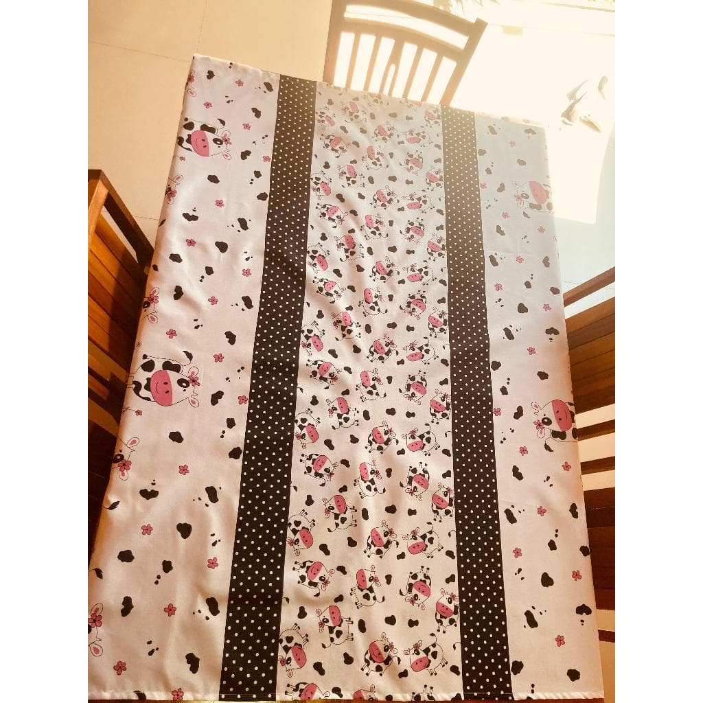 Toalha de mesa. Vaquinha feliz. 2, 4, 6, 8, 10 e 12 LUGARES.
