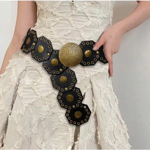 Cinto Feminino Hexagonal Médio Detalhes Metálicos E Fivela Redonda Dourada Ajustável