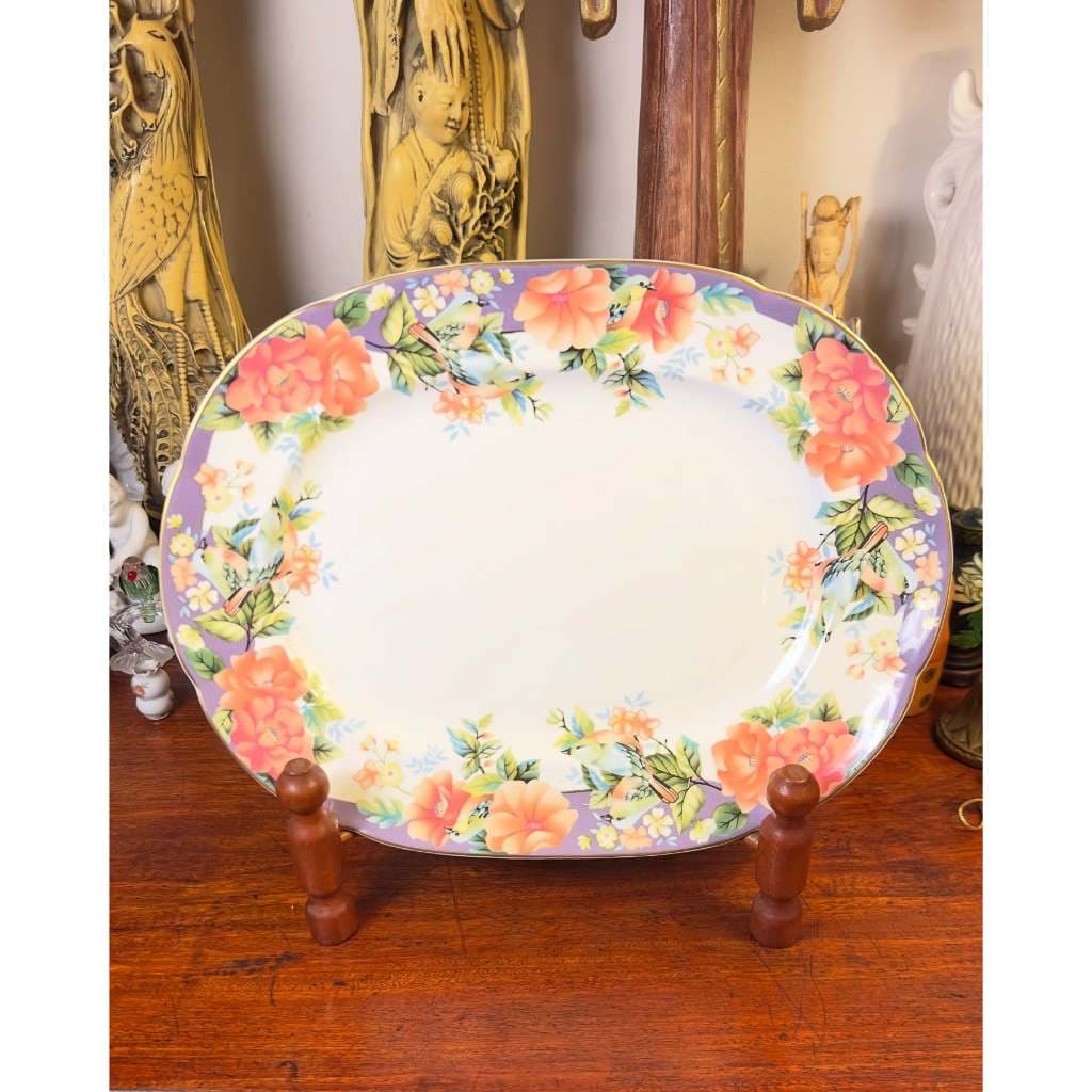 Travessa média em porcelana Royal Bone China.