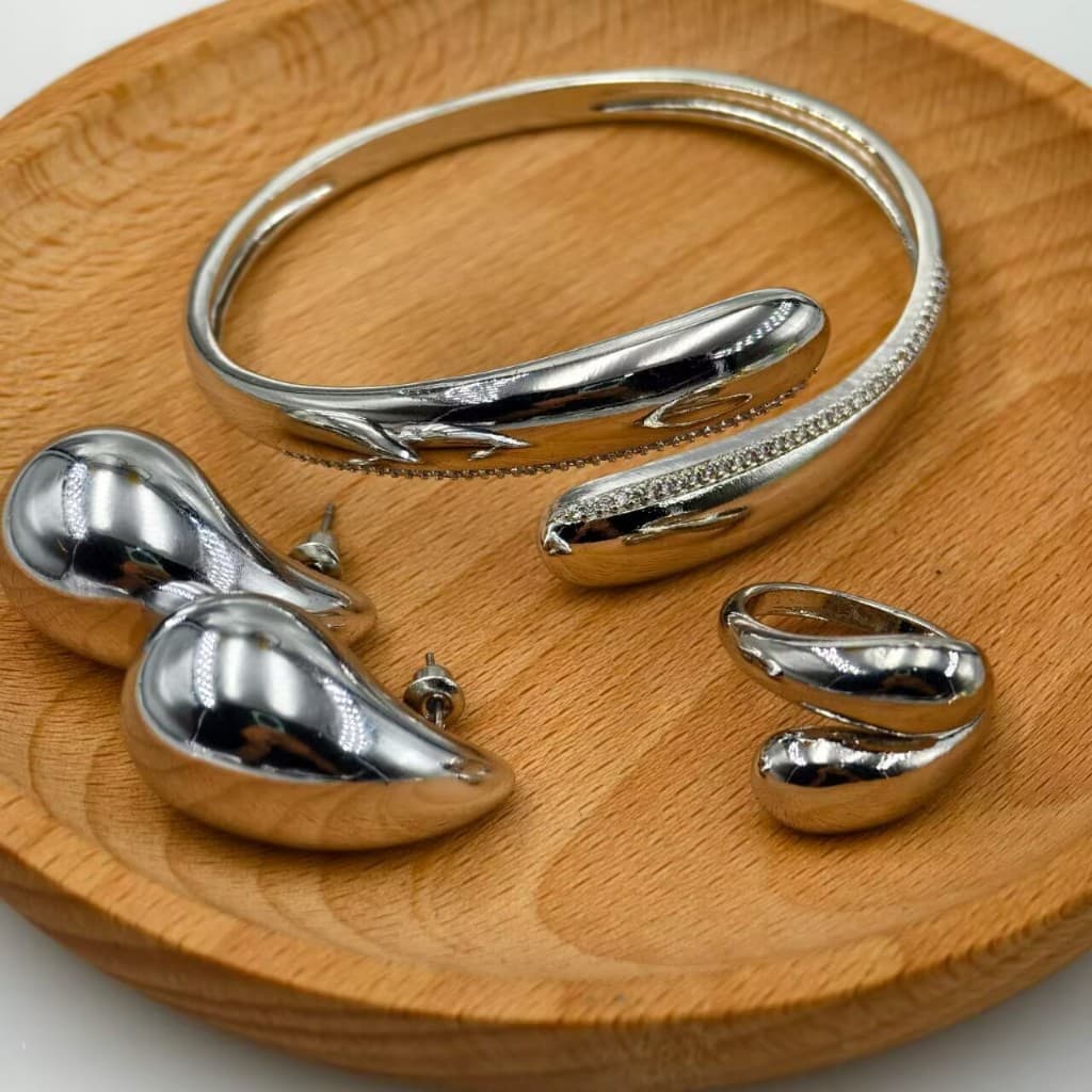 Femininas Acessório Completo: Pulseira, Anel e Brincos em Prata com Design Gota de Água Elegante