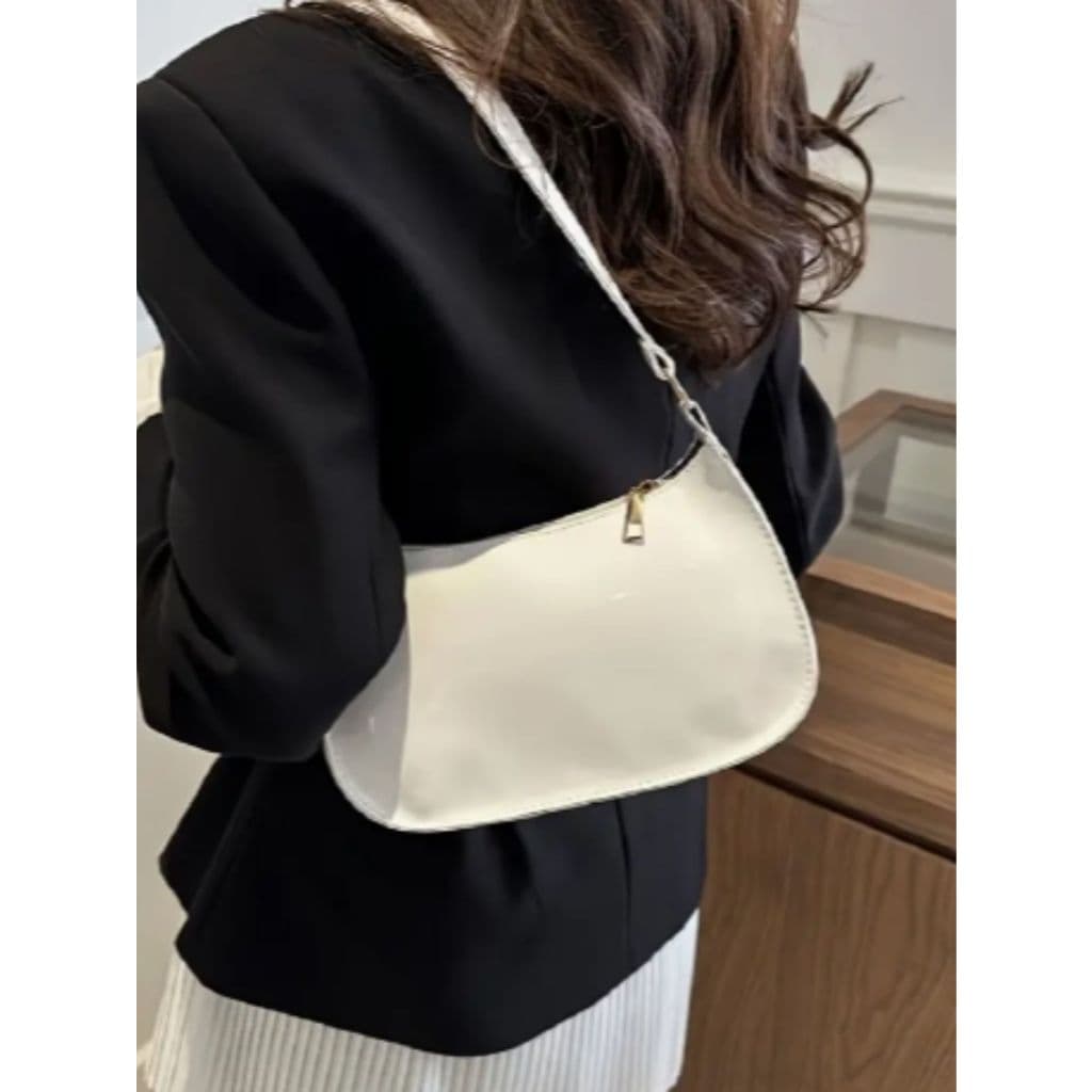 Bolsa feminina de ombro para balada , festa , eventos , feita em verniz com fecho em ziper !
