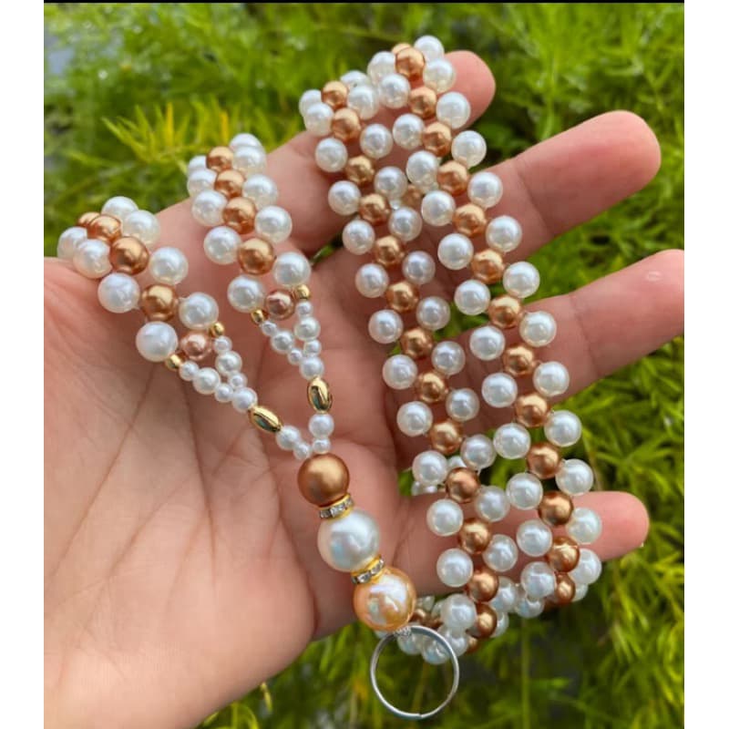 COLAR PARA CRACHÁ /PORTA CRACHÁ / CORDÃO DE CRACHÁ EM PÉROLAS CRISTAIS/ MIÇANGAS / BIJU ACESSÓRIOS DE MODA ARTESANAL