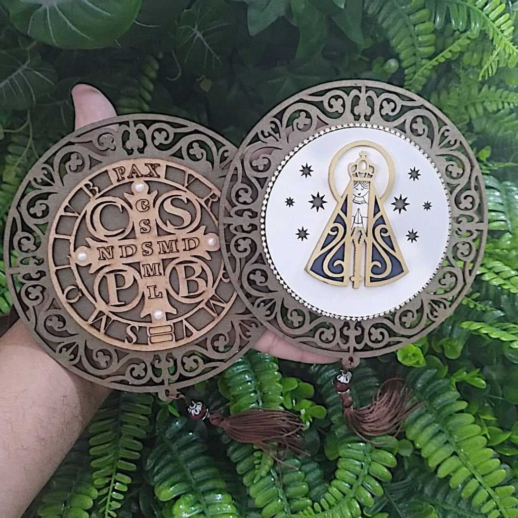 Escapulário de Porta Medalha de Nossa Senhora Aparecida com São Bento do Lar
