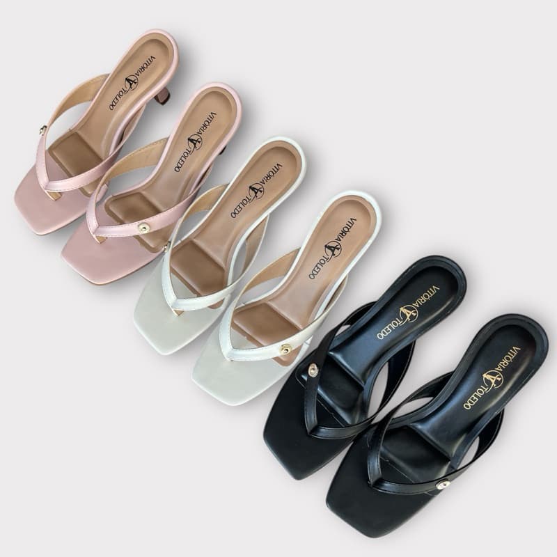 Sandália  Feminina De Dedo Salto Baixo 6cm Confortável Bico Quadrado Com Enfeite Elegante