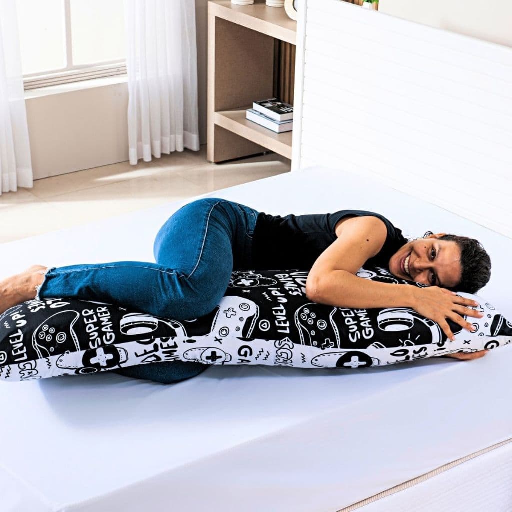 Capa Travesseiro De Corpo Xuxão Game Dupla Face Preto/Branco 140 cm x 45cm