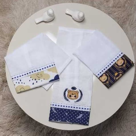 Fralda Bebê Boca Bordada  Kit Com 03 Unidades  Brancas Com Acabamentos Variados Meninas e Meninos