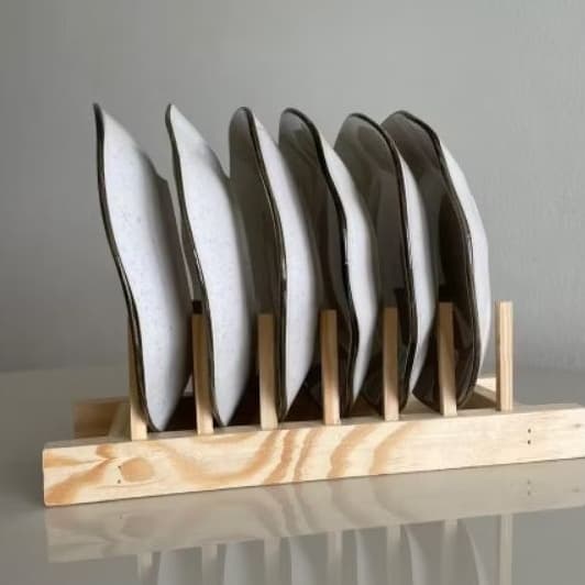 SUPORTE PARA PRATOS E ORGANIZADOR DE PASTAS E LIVROS (MADEIRA)