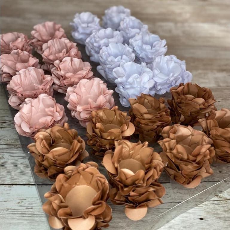 120 forminhas para doces finos COMBINAÇÕES cores BRANCAS + PESSEGO + OURO ROSE modelo flor  luxo