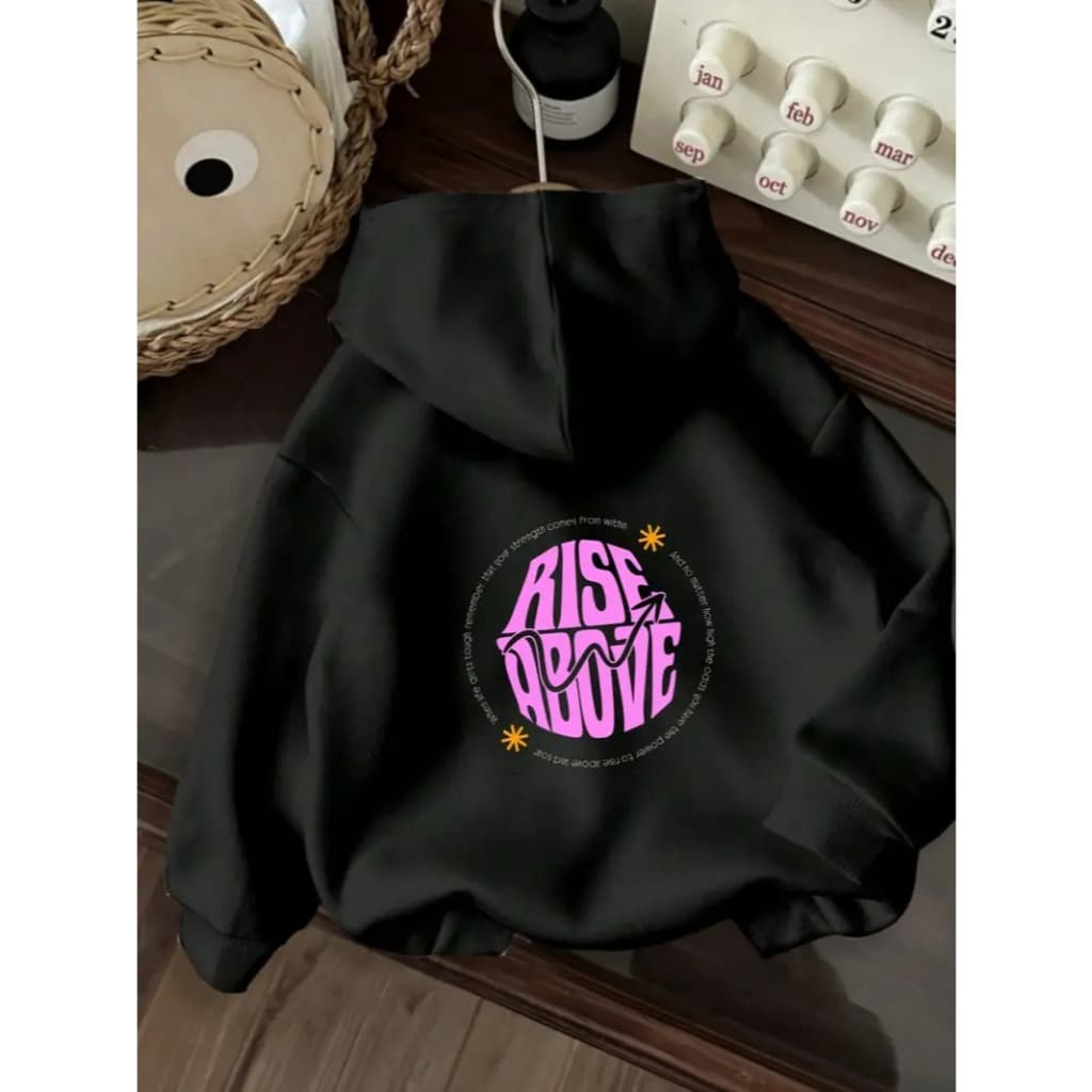 Moletom Unisex Preto com Estampa Gráfica "RISE ABOVE" - Design Motivacional, Poliéster, Capuz Ajustável e Corte Relaxado