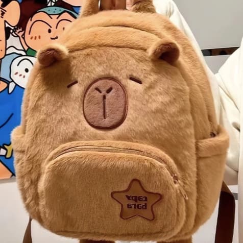 Mochila Infantil Feminina em Pelúcia Capivara Fofa e Aconchegante