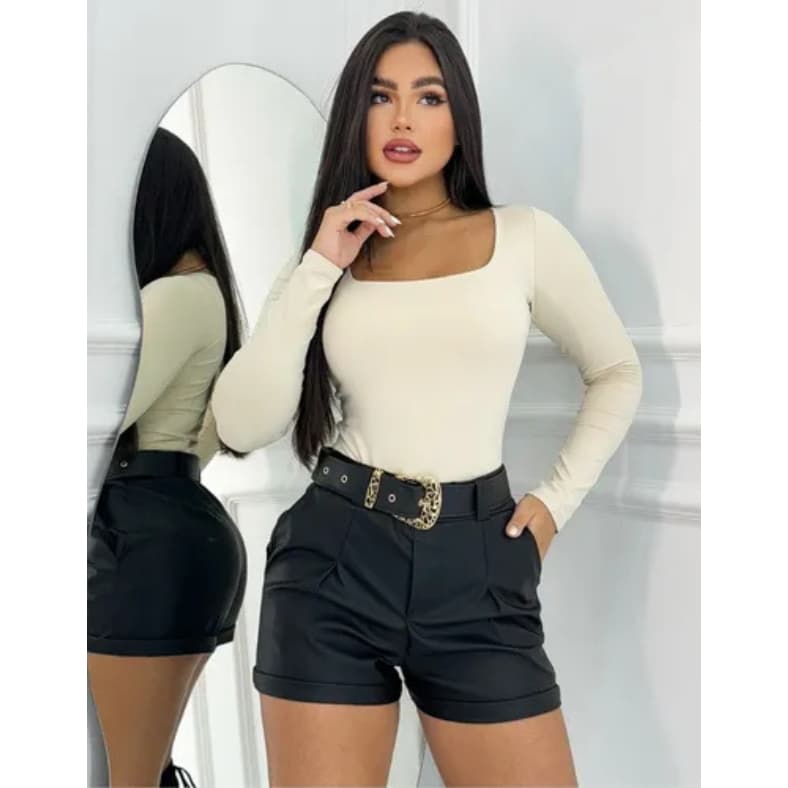 Short Shortinho Couro Fake Moda Feminina Com Fivela