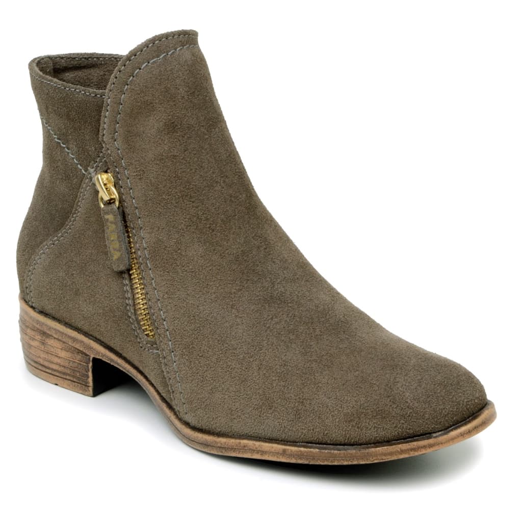 Bota Feminina Chelsea Zabath Cano Curto Com Zíper Nas Cores Areia, Azul, Preta e Café