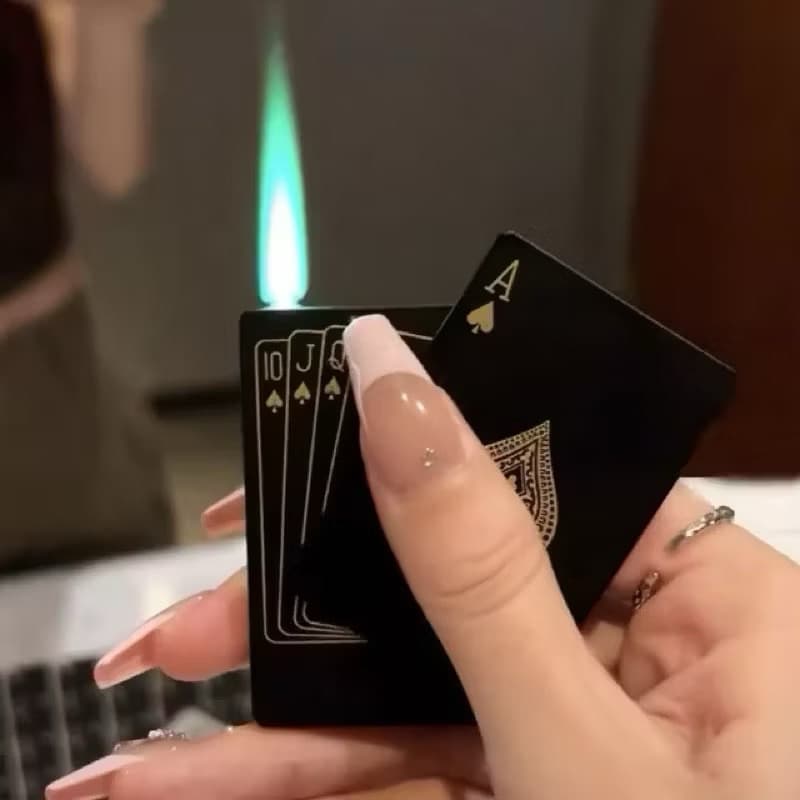 Isqueiro de Carta (JOKER/BRANCO/ DOURADO / PRETO )  descarregado (chama verde)