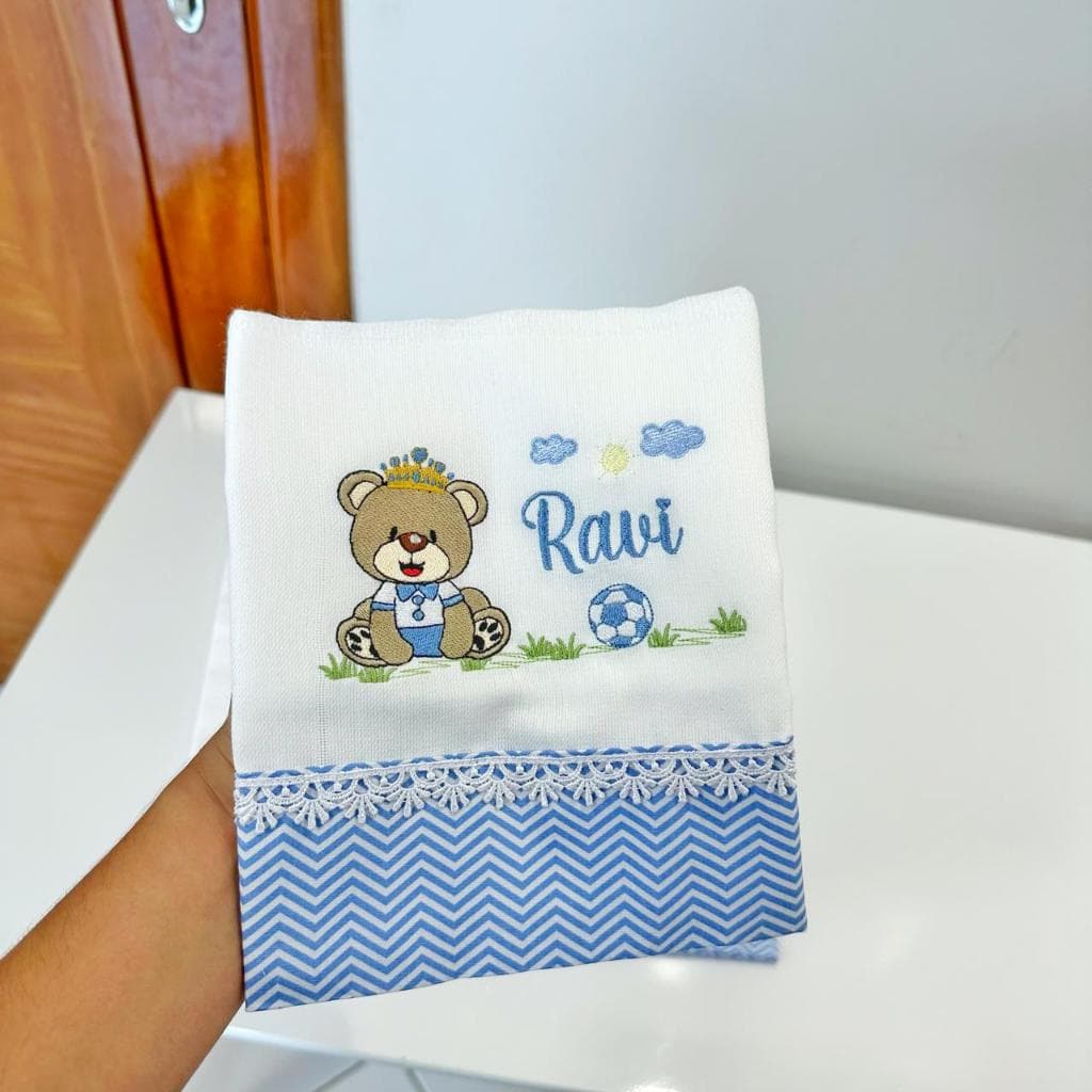 Kit Fraldas Bordadas com Nome Menino – Ombro, Boca e Passeio - urso ursinho rei azul 3 fralda
