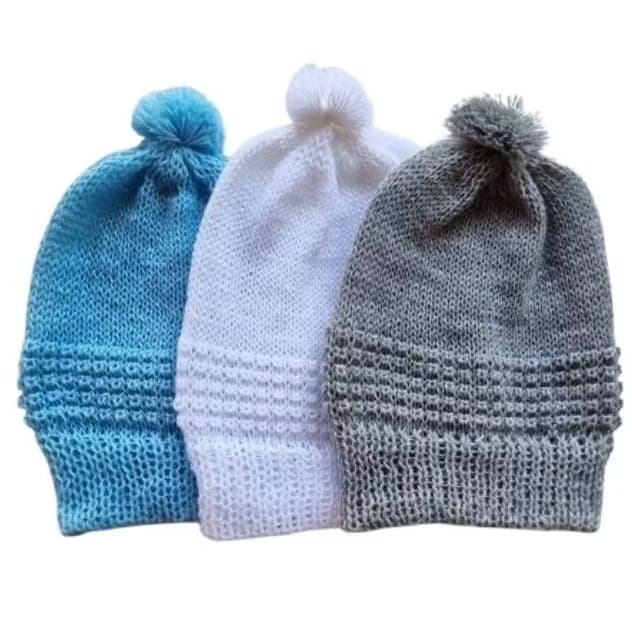Pacote com 3 toucas de lã pra bebê recém nascido menino ( Azul Claro, Branco, Cinza)