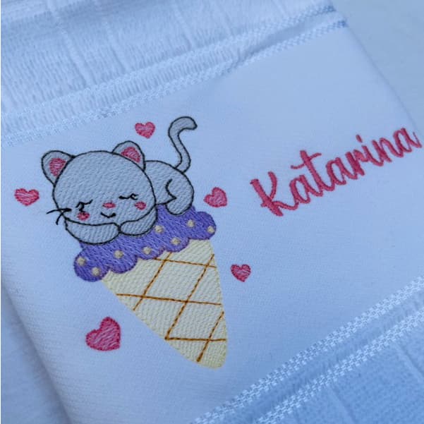 Toalha Bordada Personalizada Gatinha no Sorvete com Nome
