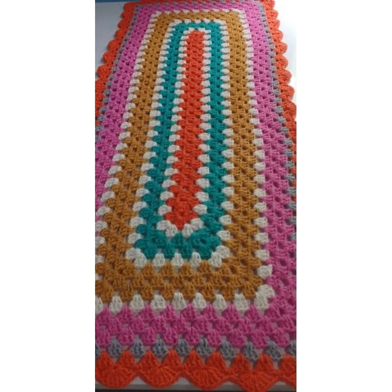 Passadeira em Crochê  retangular centro de mesa colorido medindo 94cm x 40cm