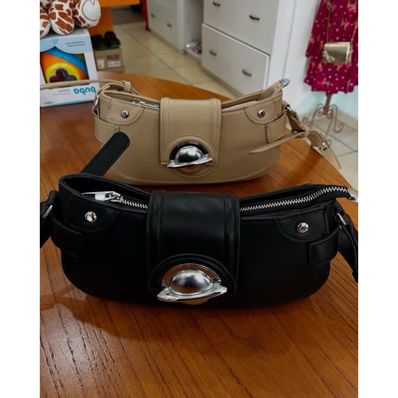 Bolsa preta e bege pequena