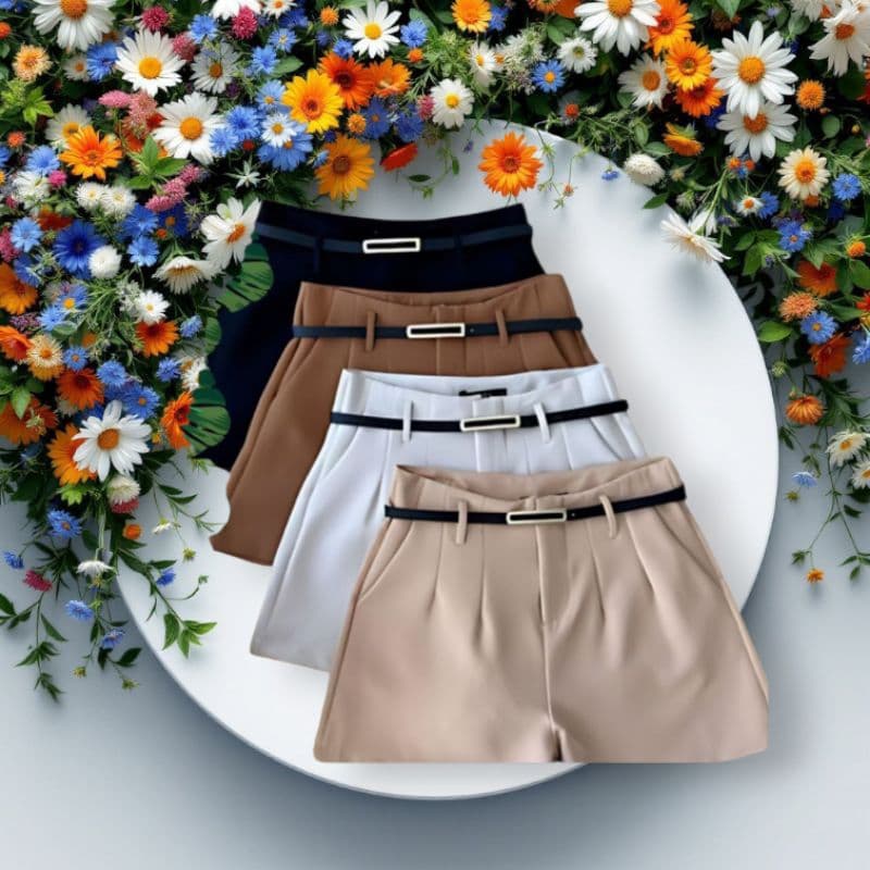 short femenina com cinto fino e fivela dourado. moda verão primavera.