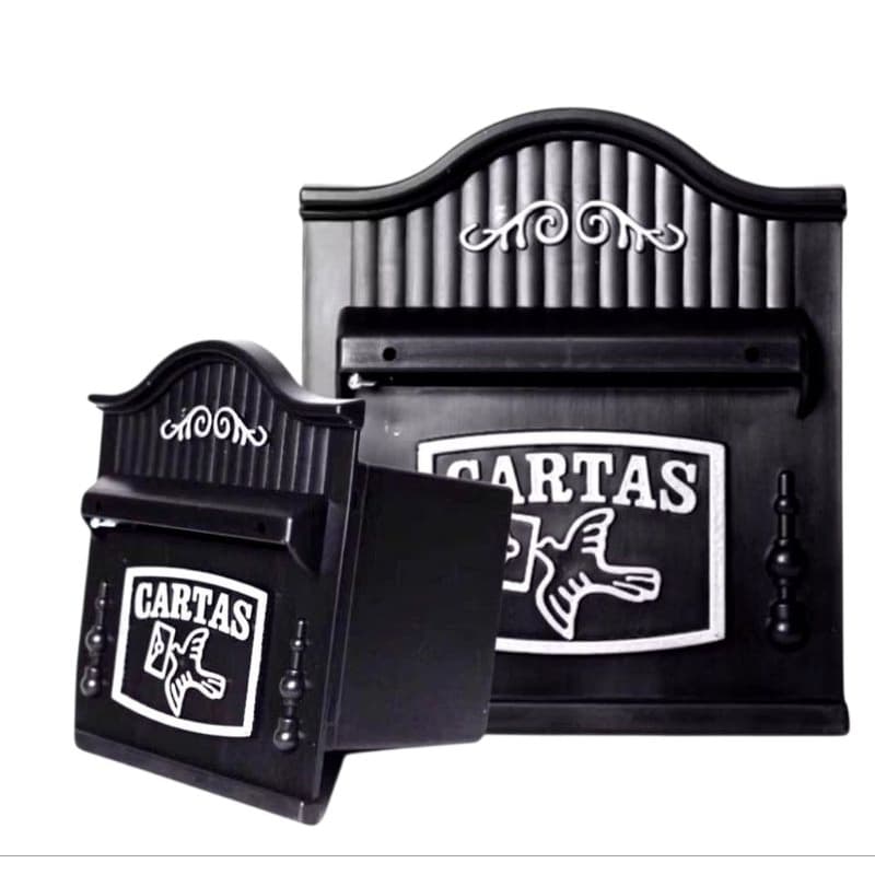Caixa correio de plástico tipo casinha.