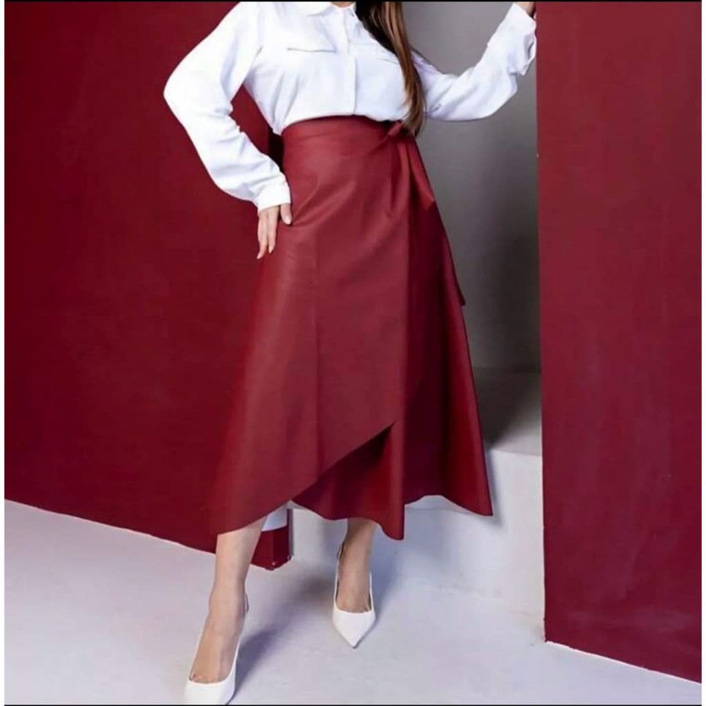 Saia Longa Envelope Feminina Transpassada em Courino Midi Elegante