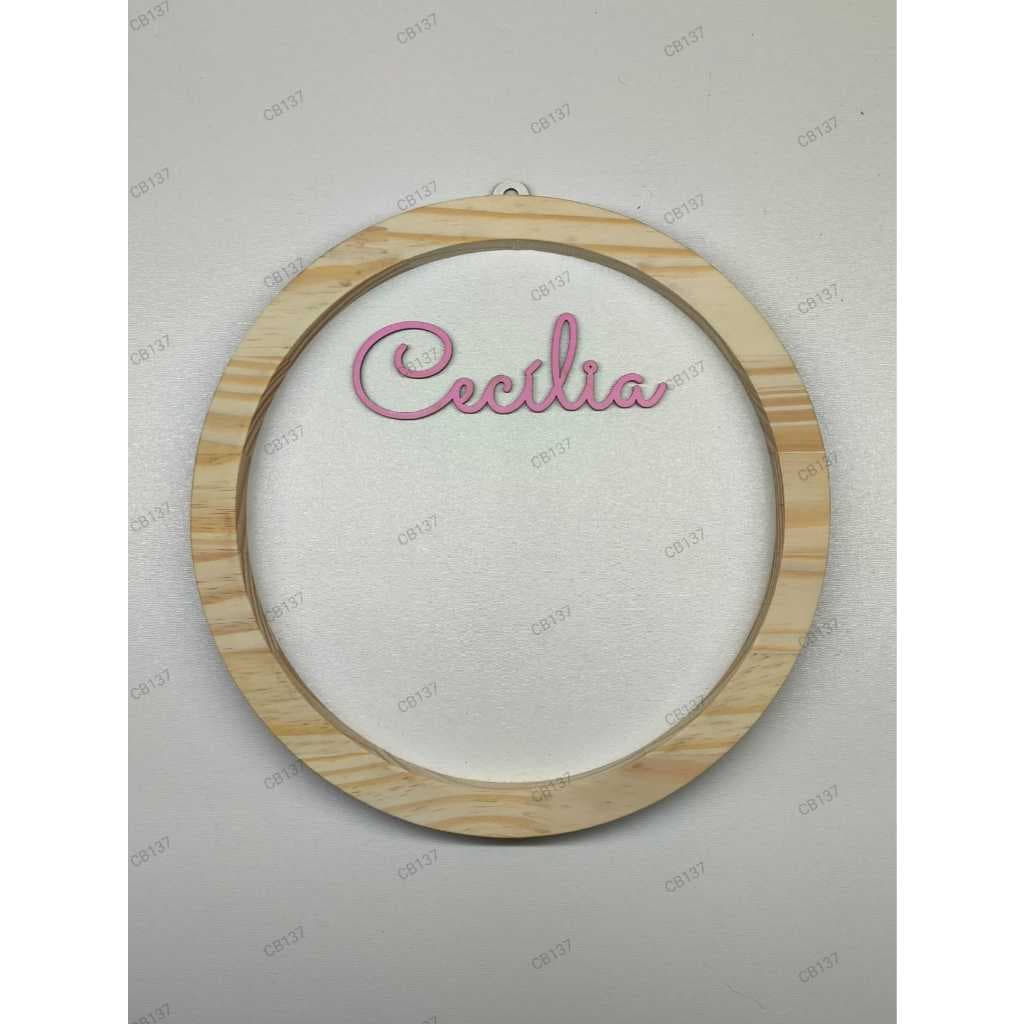 Aro de pinus natural - Porta maternidade / com nome em mdf colorido cortado (adesivado vinil) 28CM