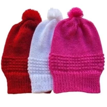 Kit com 3 toucas de lã pra bebê recém nascido feminina (Vermelho,  Branco,  Pink)