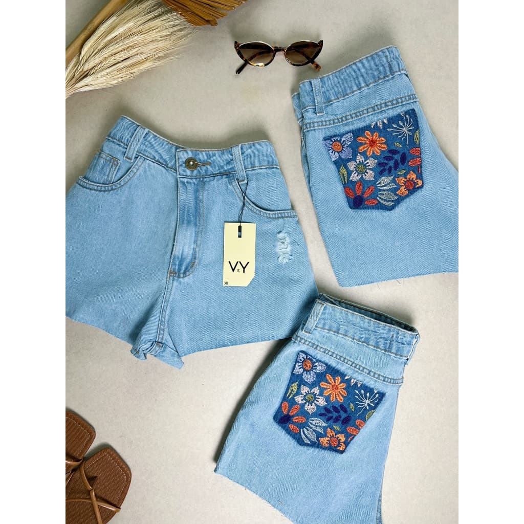Short Jeans Feminino Bordado Flores Jardim Colorido Bolso Traseiro