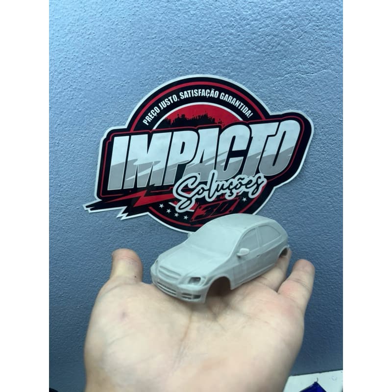 Miniatura Chevrolet Celta 1:43 11CM Colecionável Detalhada