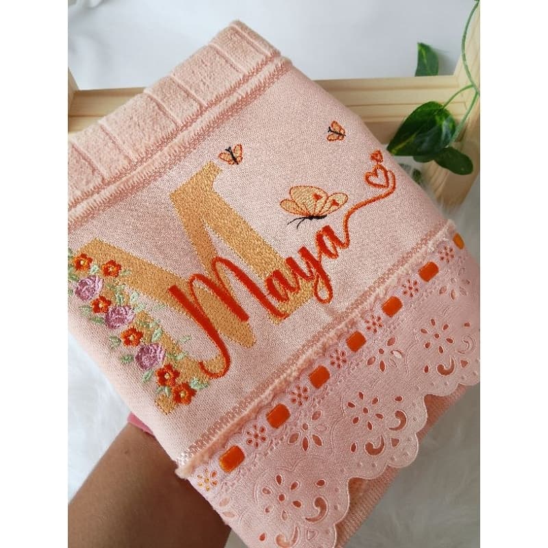 TOALHA LAVABO BORDADA NOME COM LETRA DETALHADA