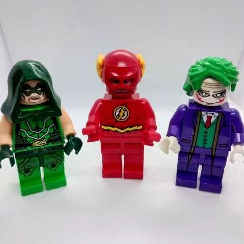 Boneco Lego Com Skate e acessórios