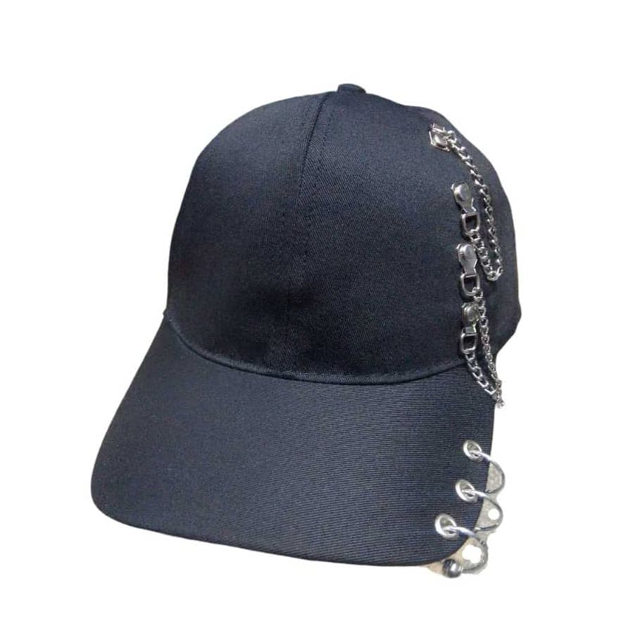 BONÉ PRETO KPOP COM ARGOLA E CORRENTE  ABA CURVADA