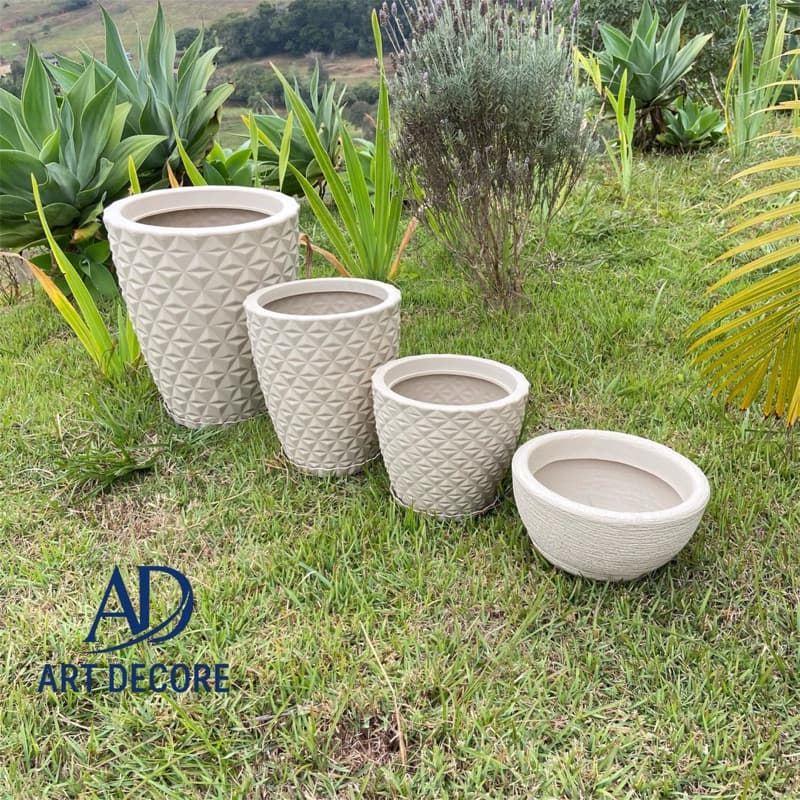 Kit 4 Vasos Decorativos Para Planta Flor em Polietileno Redondo Diamante N1, N2, N3 + Bacia N1 com Pratos