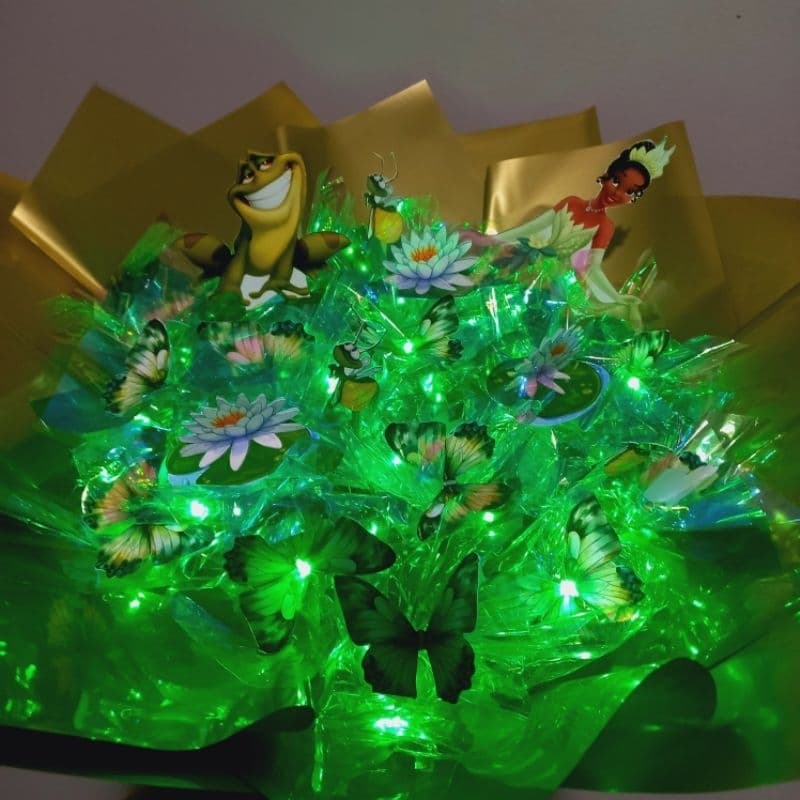 Buquê de Borboletas Tiana | Buquê Luxo A Princesa e o Sapo | Buquê Tiana com Led