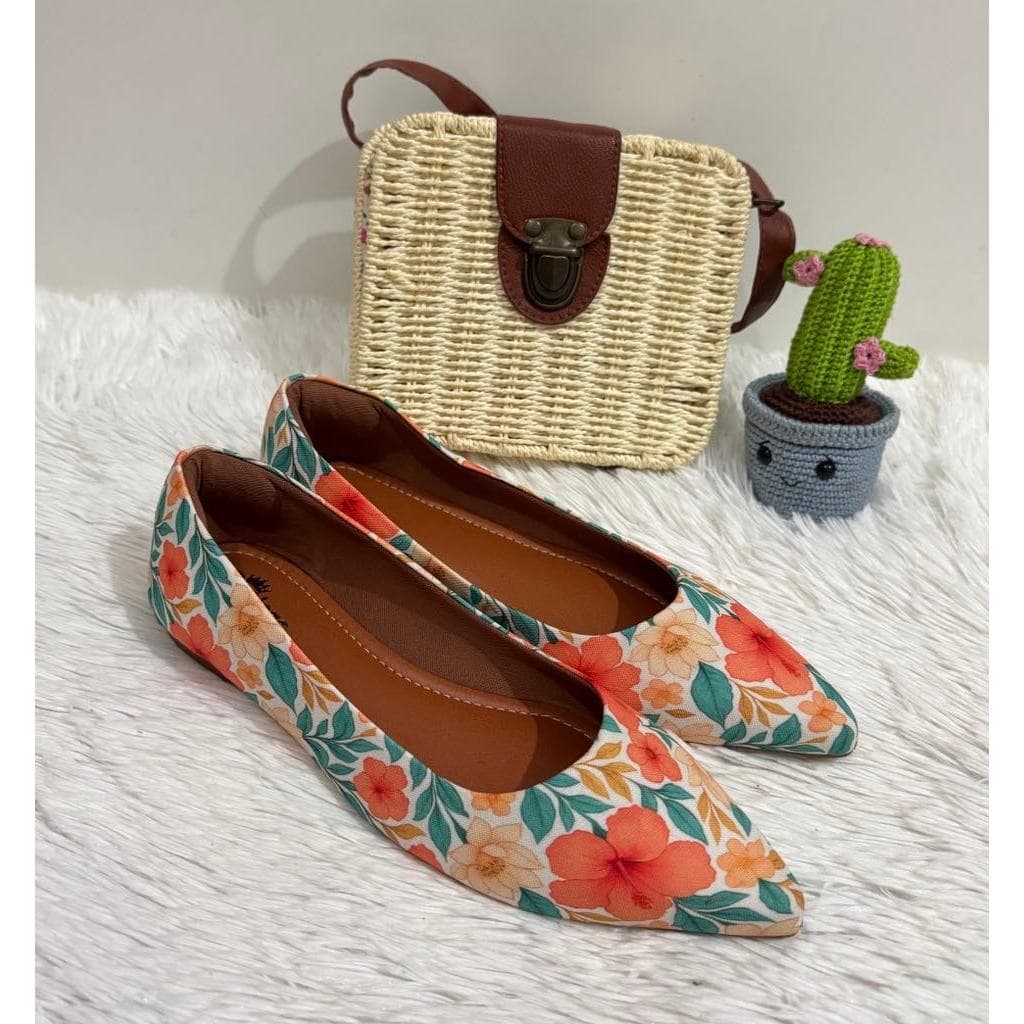 Sapatilha Feminina Basic Floral Bege Bico Fino Alongado Confort