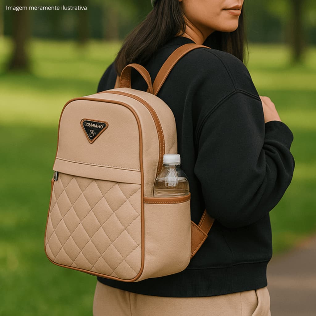 Mochila Feminina Pequena Estilo Com Zíper Bolsos Laterais e Chaveiro Pompom Ideal para Dia a Dia e Passeio