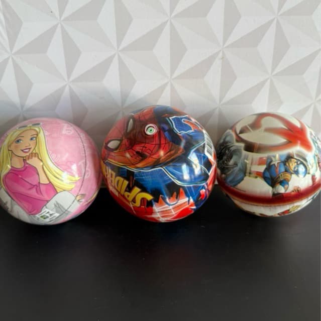 Bola de vinil pequena personagens Barbie homem aranha marvel para crianças menino menina brinquedo bolinha de futebol