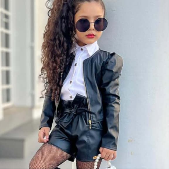 Conjunto infantil jaqueta e short de couro para meninas