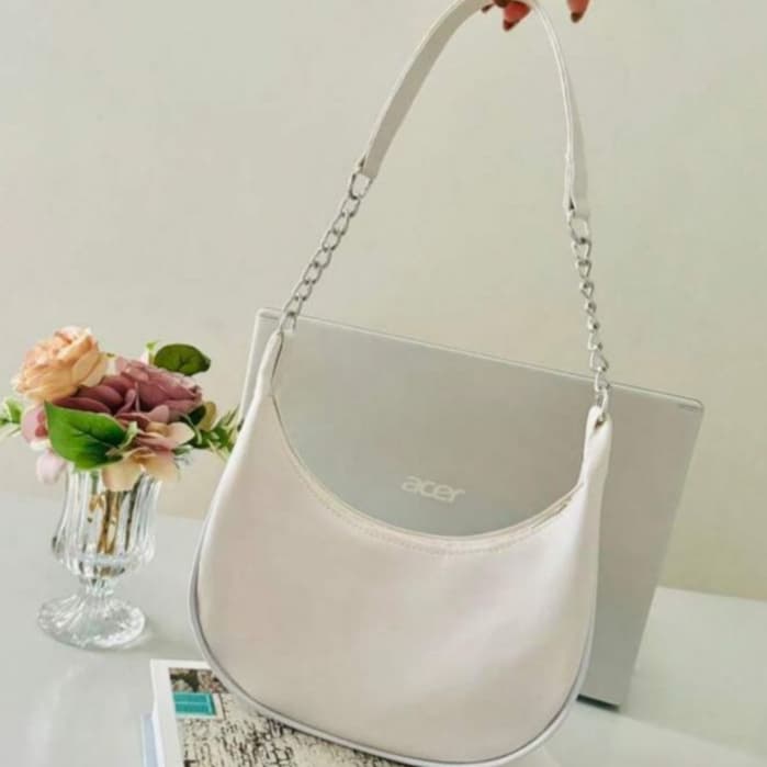 Bolsa de ombro Feminina Meia Lua com corrente de festa