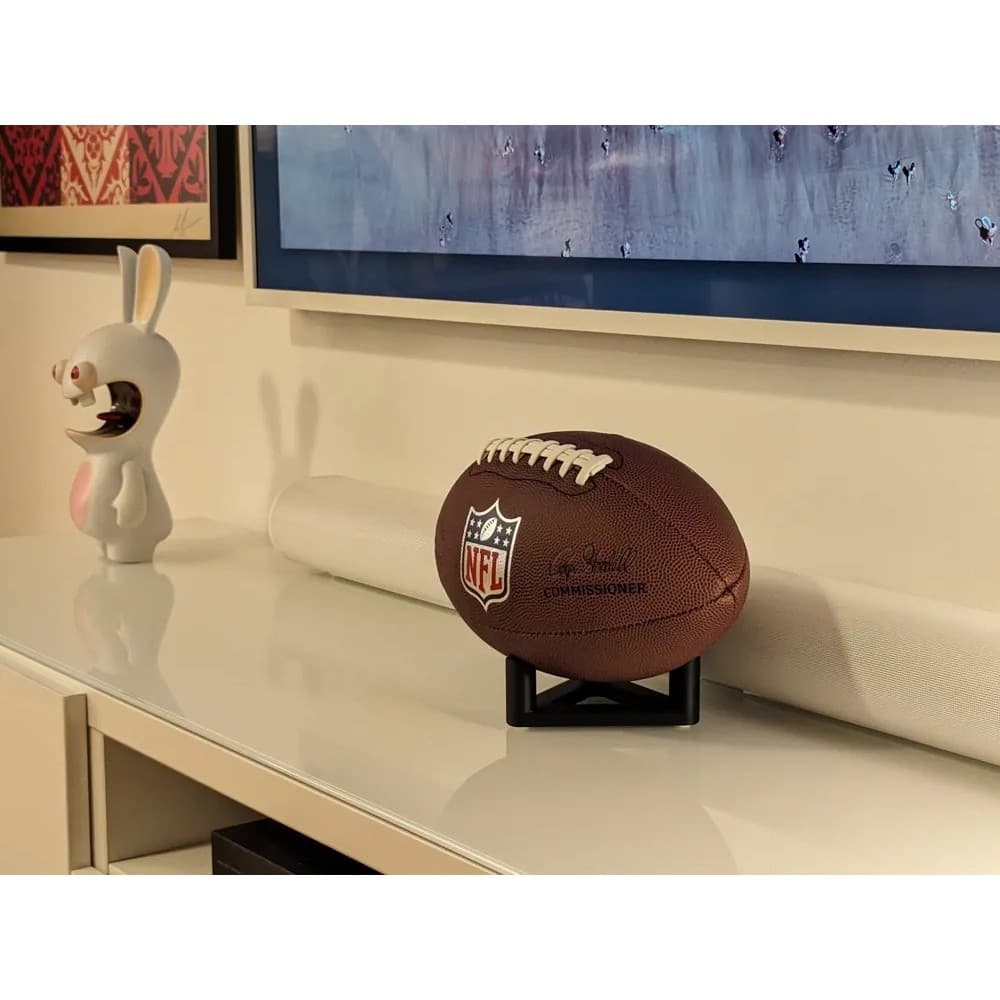 Suporte para Bola Esportiva em Impressão 3D – Base Expositora para Bola de Futebol, NFL, Basquete e Mais