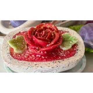 Vela aromática barquinha 22cm em concreto com pedras, vela perfumada com detalhes em rosa vela decorativa