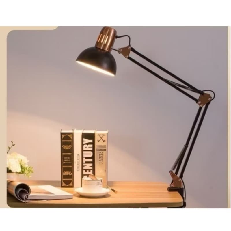 Luminária de mesa com pregador preta e detalhe rosê
