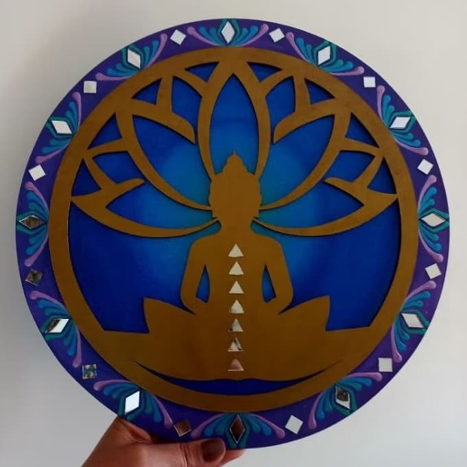 Mandala Buda espelhada Pintura Pontilhada em MDF 35 cm, feito à mão.