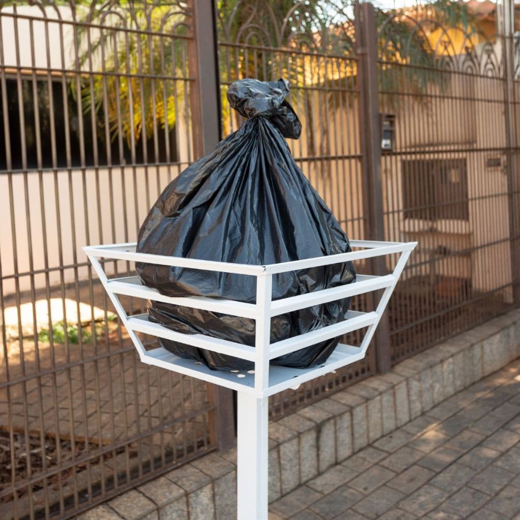 Lixeira De Calçada Rua Reforçada Aço Pintura Resistente Não Enferruja