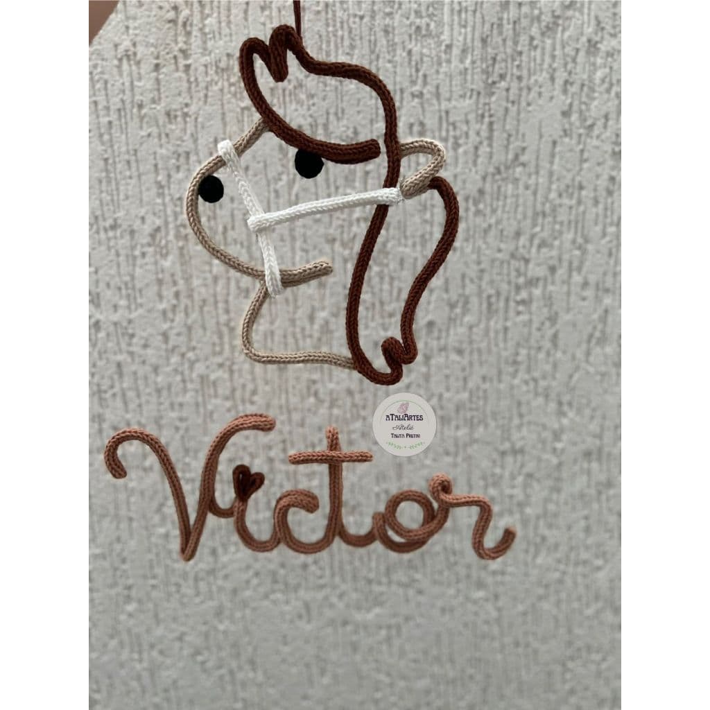 aTaliArtes - Enfeite de porta maternidade cavalinho personalizado em tricotin