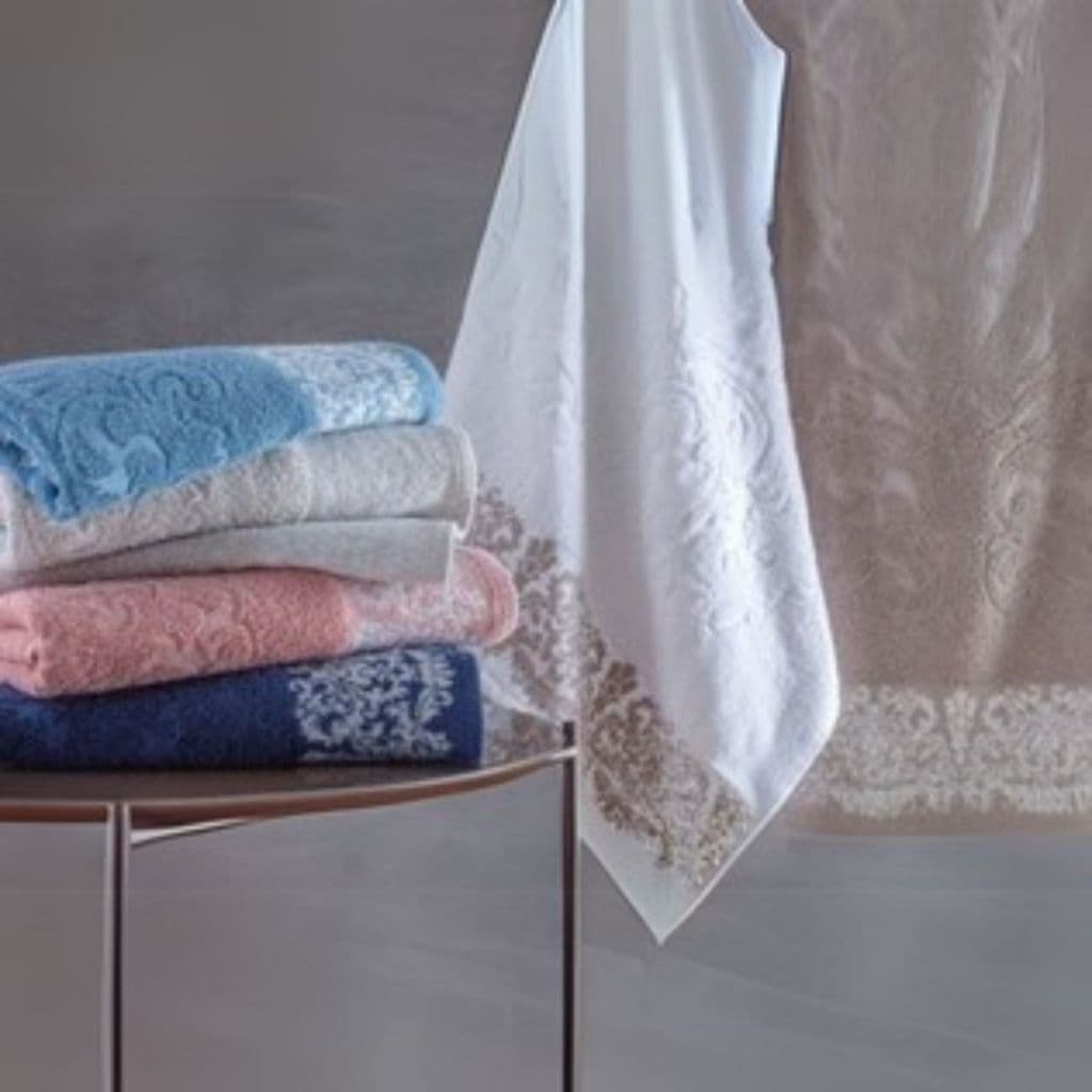 Toalha de Rosto Medalhão 70x50cm Maciez e Elegância Versátil Rápida Absorção